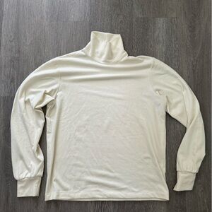 Cream Uniqlo Turtle neck sweater Size small